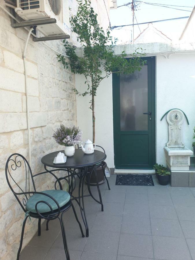 Lemon Tree Hotell Donji Seget Eksteriør bilde